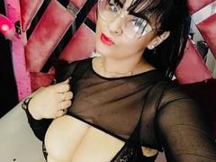 BettyHot69 from xLoveCam