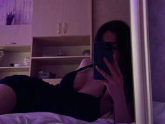 BettyMoon1-hot - female with black hair webcam at xLoveCam