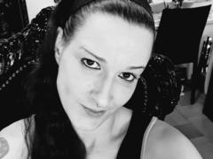 BettyO-hot - female with black hair webcam at xLoveCam