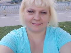 BeverlyCynia - blond female webcam at xLoveCam
