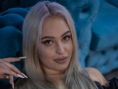BiaHotBlondie - blond female webcam at xLoveCam