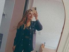 BiancaRey - female with brown hair and  big tits webcam at xLoveCam