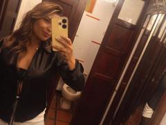 BiancaRey - female with brown hair and  big tits webcam at xLoveCam