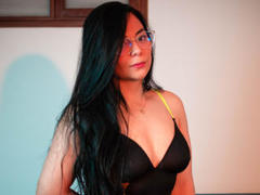 BiancaScott - female with black hair and  small tits webcam at xLoveCam