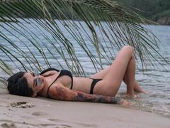 BiancaScreams - female with black hair webcam at xLoveCam