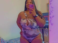BigBbwDanay - female with black hair webcam at xLoveCam