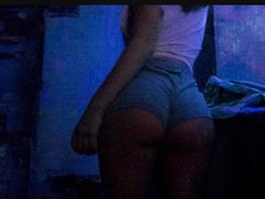 BlackBerryAmelia - female with brown hair webcam at xLoveCam