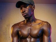 BlackDi from xLoveCam