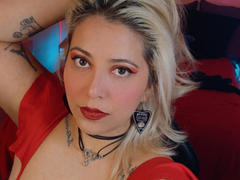 BlackWidowsI - blond female webcam at xLoveCam