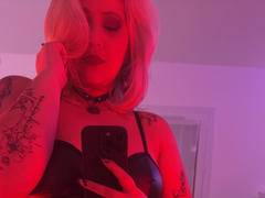 BlackWidowsI - blond female webcam at xLoveCam