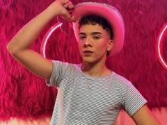 BlakeNoir - shemale with brown hair webcam at xLoveCam