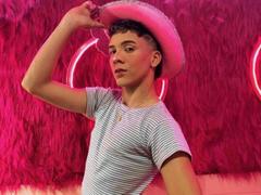 BlakeNoir - shemale with brown hair webcam at xLoveCam