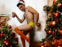 BlakeNoir - shemale with brown hair webcam at xLoveCam