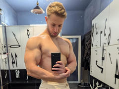 BlondEagle from xLoveCam