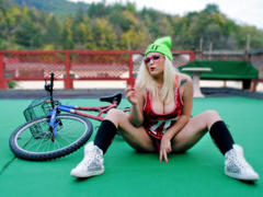 BlondeReine - blond female with  big tits webcam at xLoveCam