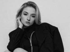 BlondieMelisa - blond female webcam at xLoveCam