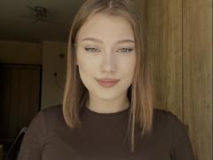 BobbyeWelson - blond female webcam at xLoveCam