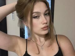 BobbyeWelson - blond female webcam at xLoveCam