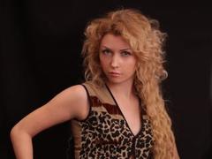 Boginya - female with  small tits webcam at xLoveCam