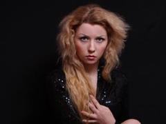 Boginya - female with  small tits webcam at xLoveCam