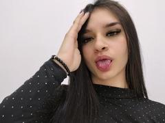BonniSkyni - female with black hair and  big tits webcam at xLoveCam