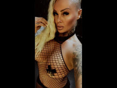 BonnieVonClyde - female with  big tits webcam at LiveJasmin