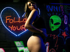 BonnieMillerr - blond female webcam at xLoveCam