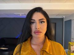 LindaKristal - female with black hair and  big tits webcam at LiveJasmin
