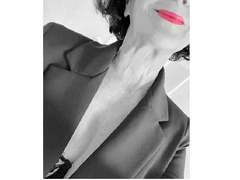 Bourgeoisex - female with brown hair webcam at xLoveCam