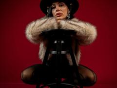 BrainyBelle - female with  big tits webcam at xLoveCam