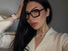 BrainyBelle - female with  big tits webcam at xLoveCam