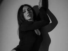 BrainyBelle - female with  big tits webcam at xLoveCam