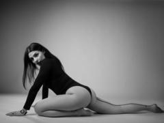 BrainyBelle - female with  big tits webcam at xLoveCam