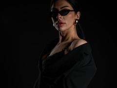 BrainyBelle - female with  big tits webcam at xLoveCam