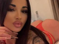 BratWithBenefits - female with black hair webcam at xLoveCam