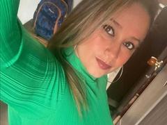 BrendaBigTitis - female webcam at xLoveCam