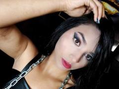 EmmaBruce - female with brown hair and  big tits webcam at LiveJasmin