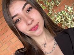 BrendaZambrano - female webcam at xLoveCam