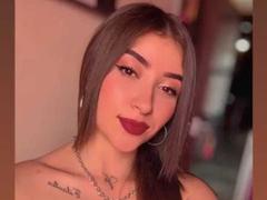 BrendaZambrano - female webcam at xLoveCam