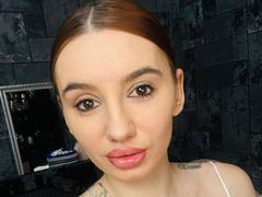 BrattyBrianna - female with black hair webcam at xLoveCam