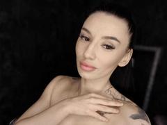 BrattyBrianna - female with black hair webcam at xLoveCam