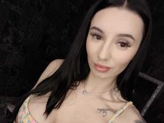 BrattyBrianna - female with black hair webcam at xLoveCam