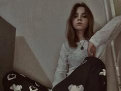 BrigetteLaurie - female with brown hair webcam at xLoveCam