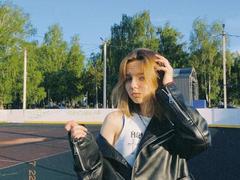 BrigetteLaurie - female with brown hair webcam at xLoveCam
