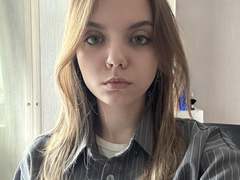 BrigetteLaurie - female with brown hair webcam at xLoveCam