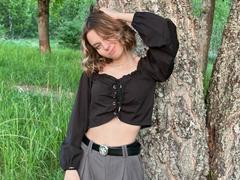 BrigetteLaurie - female with brown hair webcam at xLoveCam