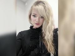 BrightBliss - female webcam at xLoveCam