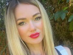 BrightBliss - female webcam at xLoveCam