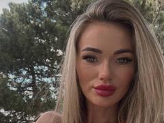 BrightBliss - female webcam at xLoveCam