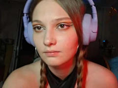 BrittanieManino - female with brown hair webcam at xLoveCam